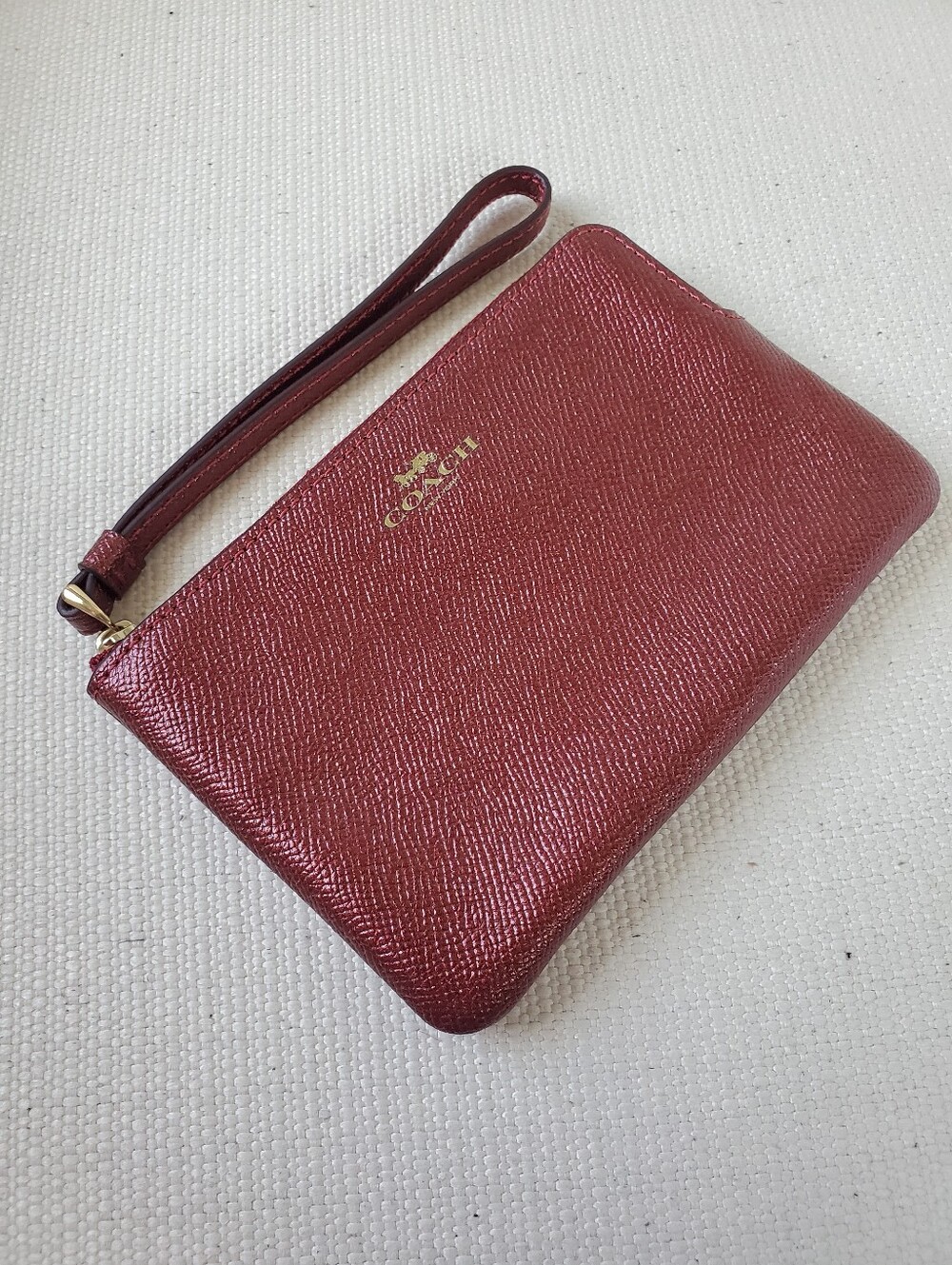 Like New Coach Corner Zip Wristlet Pouch Bag In Metallic Red Leather